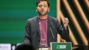 Grünen-Chef Banaszak fordert sozial gerechteren Klimaschutz