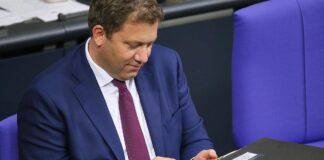 Klingbeil verzichtet an Weihnachten bewusst aufs Handy