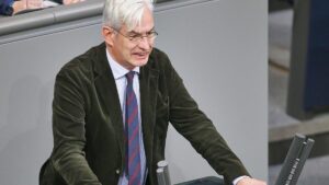 Middelberg verteidigt Schuldenkompromiss für Ukraine-Kredit