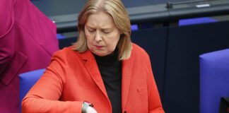 Arbeitsministerin will für Rente "ganz neues System"