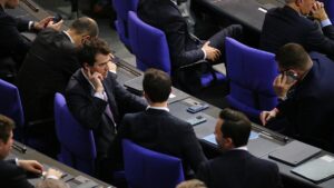 Nach Renten-Beschluss Rufe nach tiefgreifenden Reformen