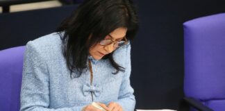 Reiche unterzeichnet Verträge zum Kohle-Ausstieg der LEAG