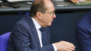 Dobrindt will weitere 535 Afghanen nach Deutschland holen