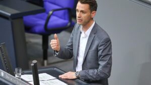 Grüne kritisieren CDU-Steuerpläne als unrealistisch Grüne kritisieren CDU-Steuerpläne als unrealistisch