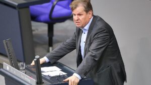 SPD und Linke kritisieren möglichen Ukraine-Einsatz der Bundeswehr SPD und Linke kritisieren möglichen Ukraine-Einsatz der Bundeswehr