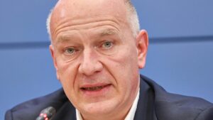 Stromausfall: Grüne und AfD kritisieren Wegner für Tennis-Pause Stromausfall: Grüne und AfD kritisieren Wegner für Tennis-Pause