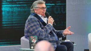 Hape Kerkeling beobachtet gesellschaftliche Veränderungen Hape Kerkeling beobachtet gesellschaftliche Veränderungen