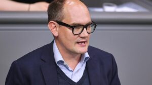 Grüne werfen Kennedy gezielte Stärkung von Verfassungsfeinden vor Grüne werfen Kennedy gezielte Stärkung von Verfassungsfeinden vor