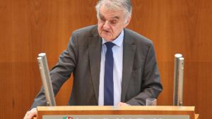 Reul hält Helfer bei Sparkassen-Coup für wahrscheinlich Reul hält Helfer bei Sparkassen-Coup für wahrscheinlich