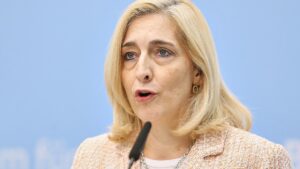 Extremwetter: Warken warnt vor "ungewöhnlichem Gesundheitsrisiko"