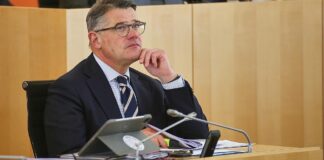 Rhein fordert nationalen Kraftakt für Erhalt des Sozialstaats