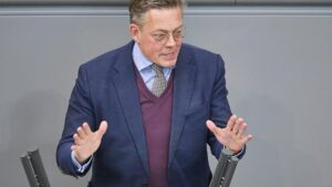 Grüne drängen nach Brandanschlag auf umfangreiche Ermittlungen Grüne drängen nach Brandanschlag auf umfangreiche Ermittlungen