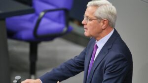 Röttgen fordert mehr Unterstützung für iranische Opposition Röttgen fordert mehr Unterstützung für iranische Opposition