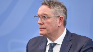 Schweitzer fordert von Bundesregierung Fokus auf Wirtschaft