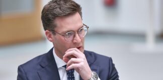 Hagel warnt Union: "Leute nicht vor den Kopf stoßen"